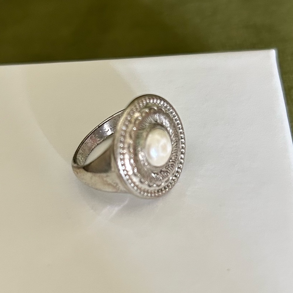Lucky Brand Silver Tone Pearl Element Medallion Ring | Sz 7